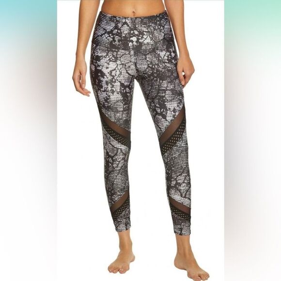 Onzie Printed Crop Sporty Yoga Leggings - Picture 1 of 13